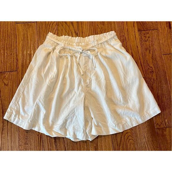 Universal thread linen white high rise Bermuda short s - Picture 3 of 9